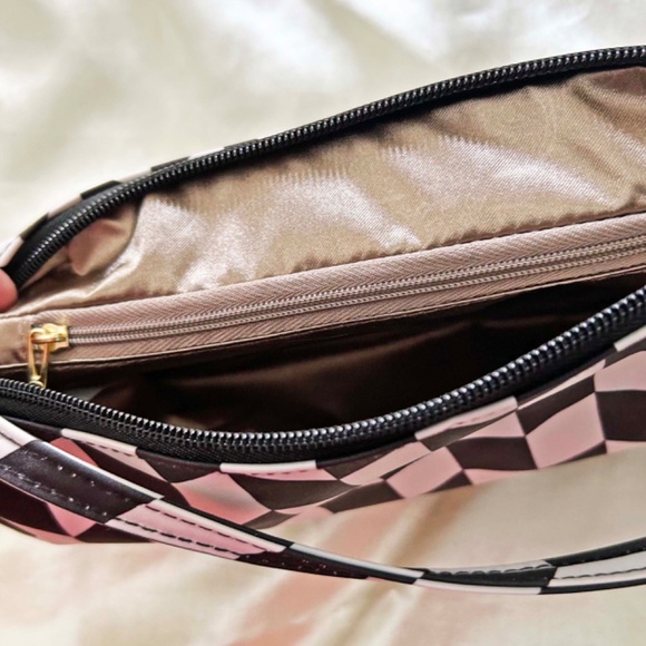 CLUTCH OR MAKEUP BAG, BLACK & WHITE, FABRIC, TEFLON PROTECTED, INSIDE POCKET, - Picture 11 of 15